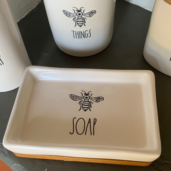 Rae Dunn Bumble Bee 5-Piece Bathroom Set - Picture 6 of 9